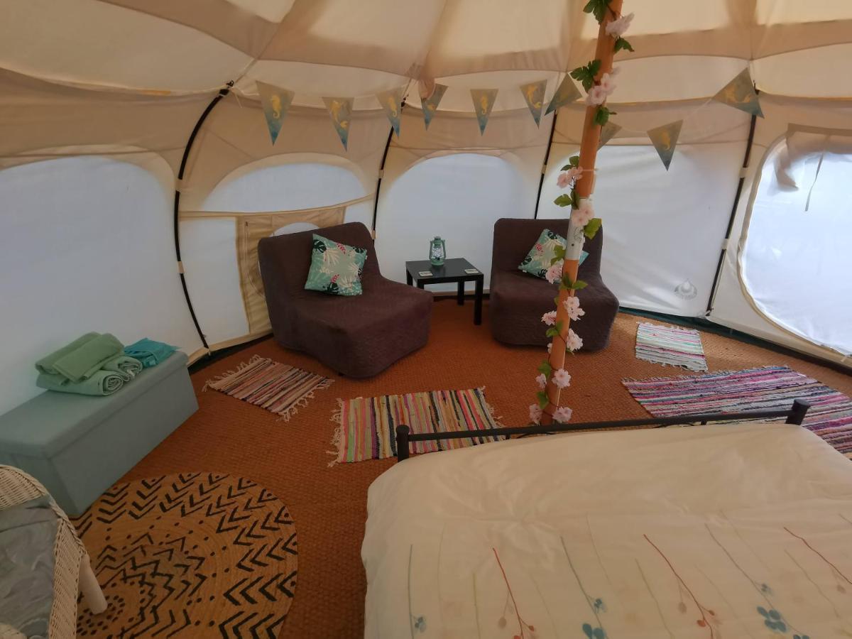 Отель Glamping La Petite Lande Thiviers Экстерьер фото